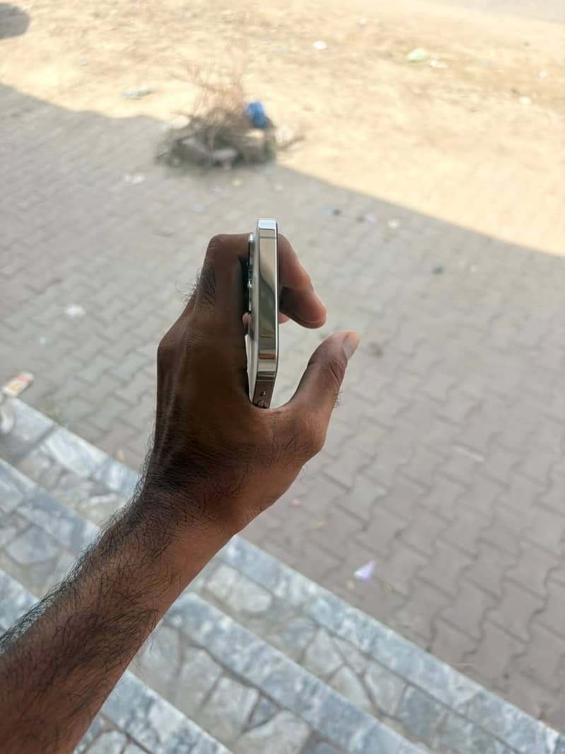 Apple iPhone 13 Pro 2