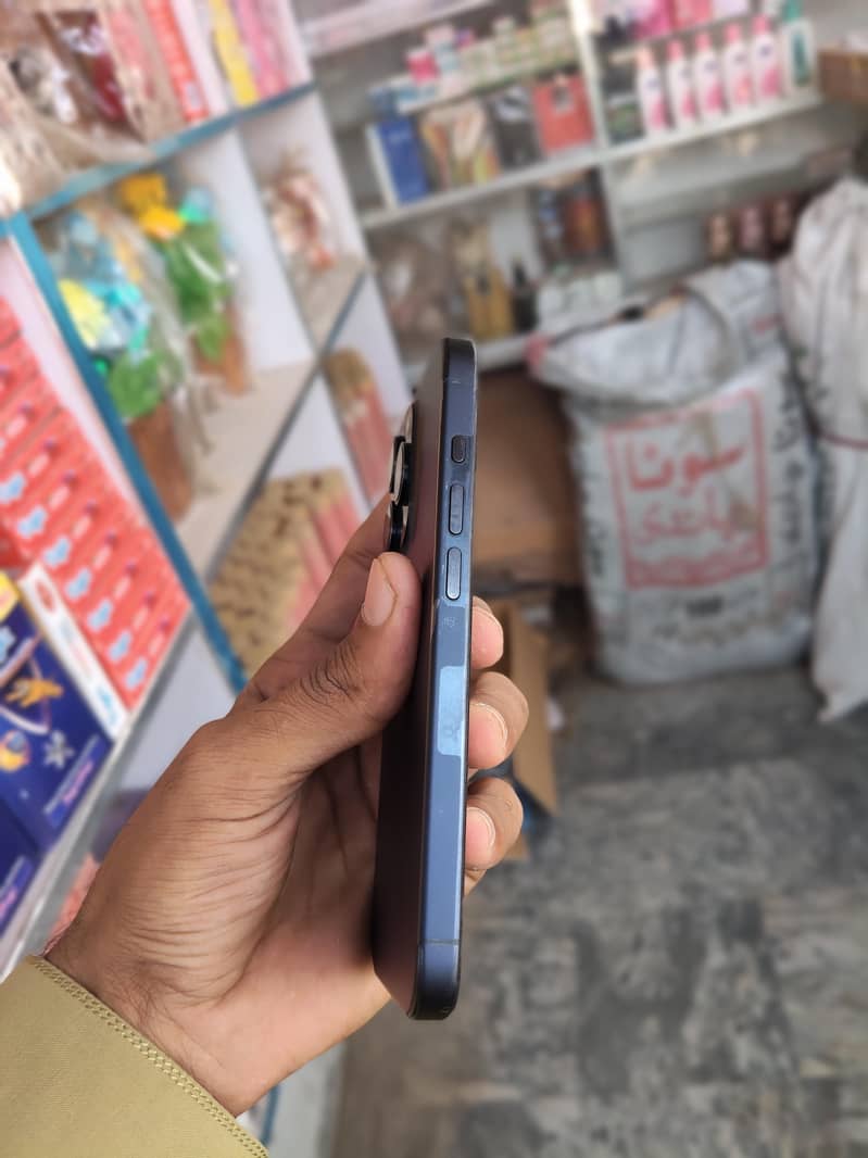 Apple iPhone 15 Pro 3
