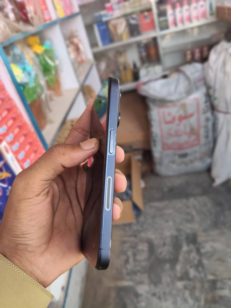 Apple iPhone 15 Pro 4