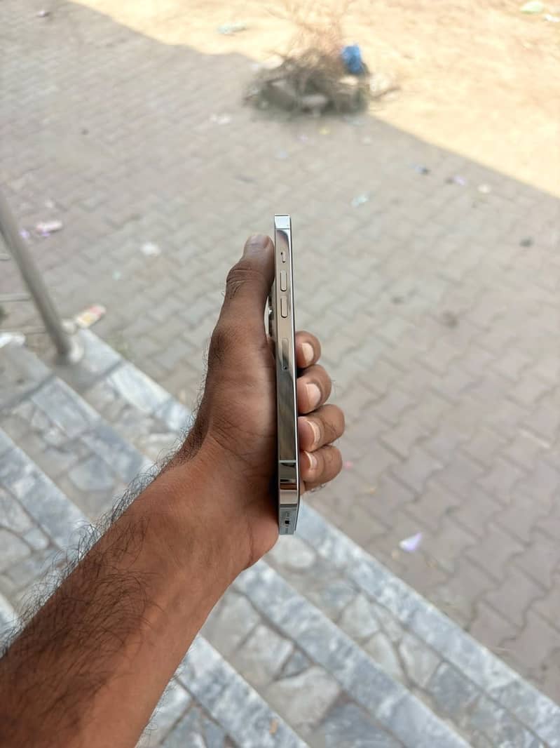 Apple iPhone 13 Pro 3