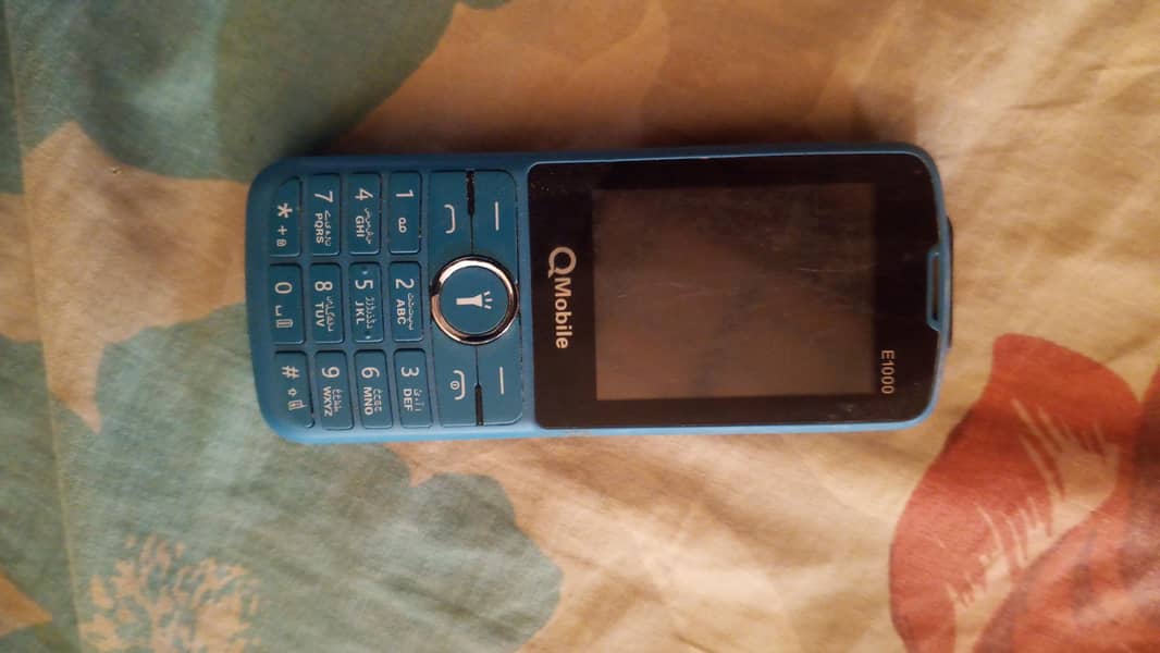 QMobile E1000 Party 3