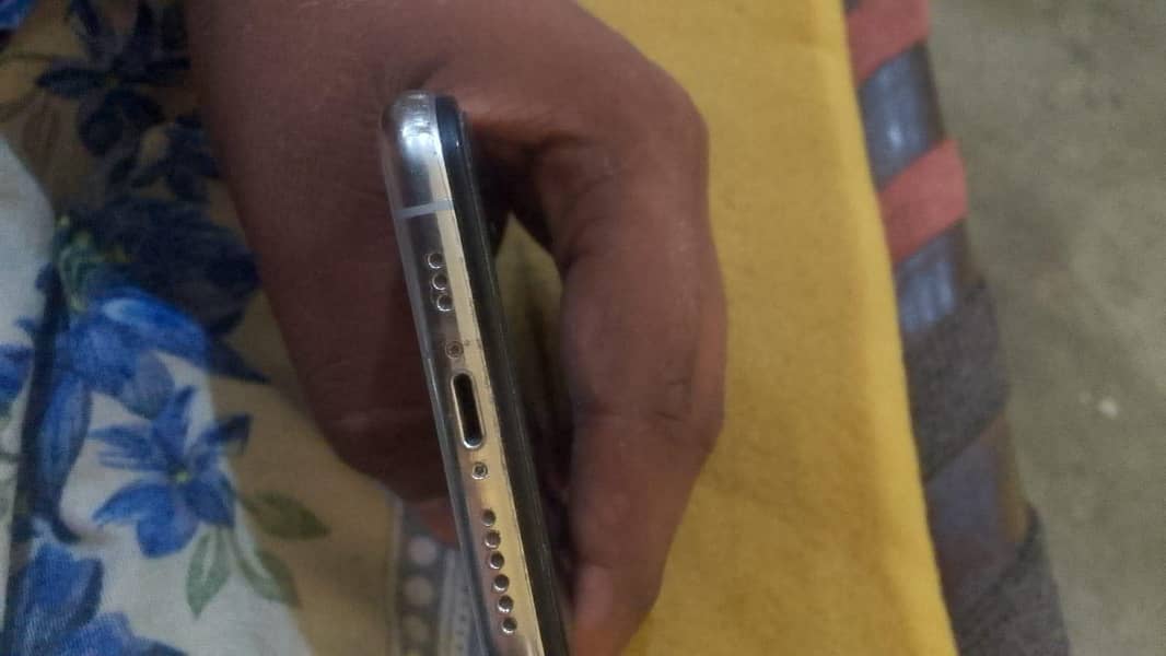 Apple iPhone XS 3