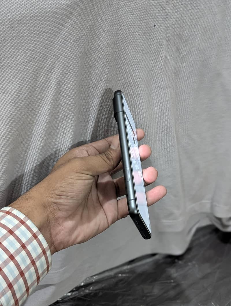 Google Pixel 8 mint condition. 2