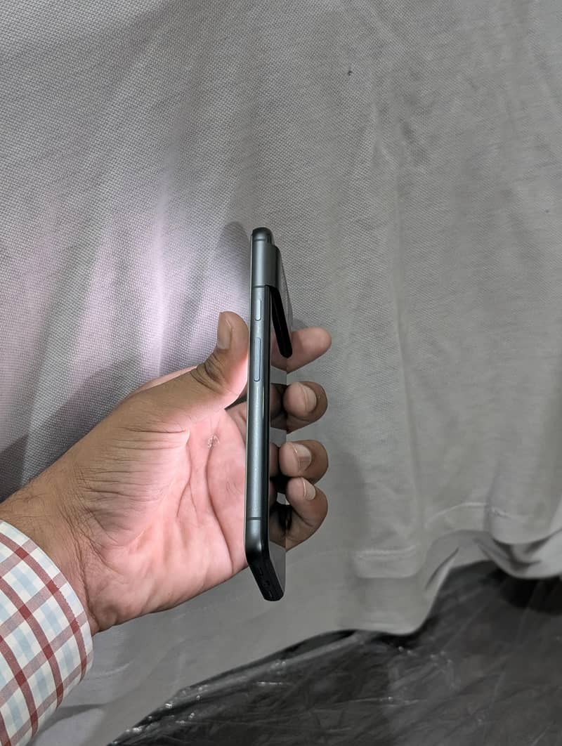 Google Pixel 8 mint condition. 3