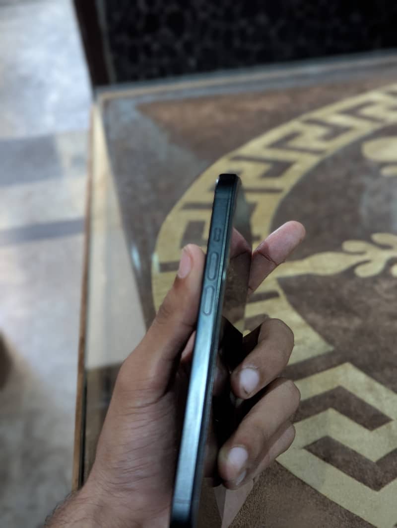 Apple iPhone 15 2