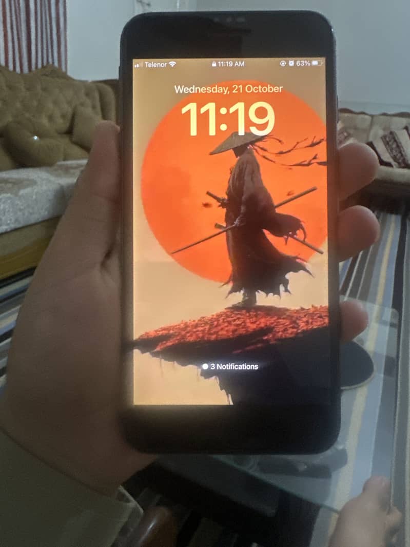 Apple iPhone 8 Plus 0