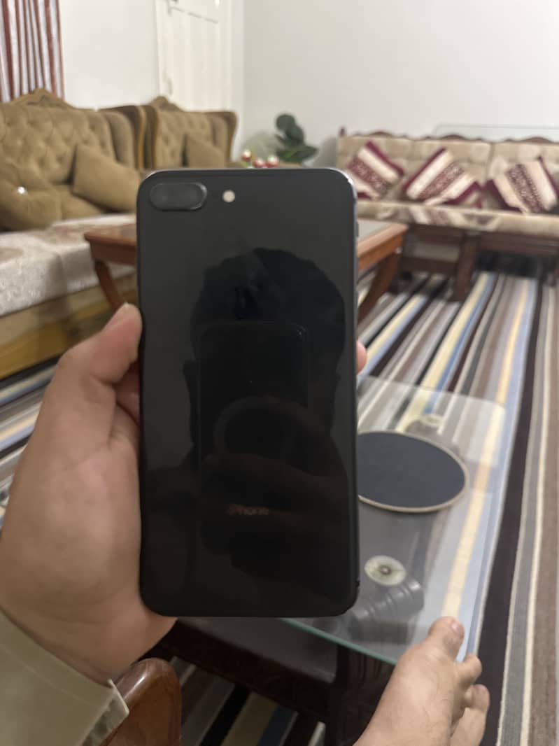 Apple iPhone 8 Plus 1