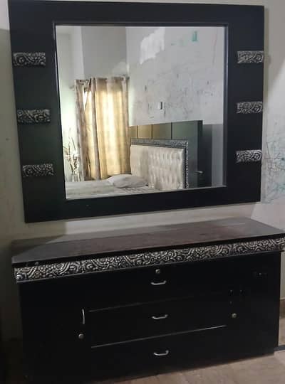 Dressing table