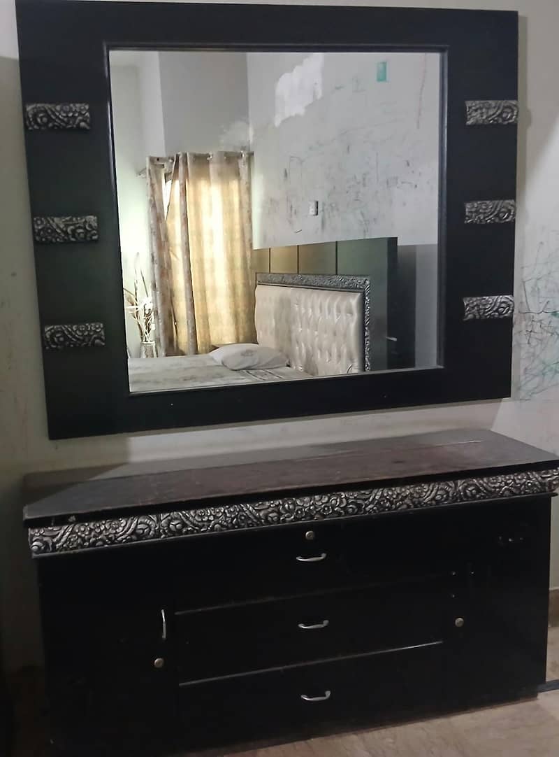Dressing table 0