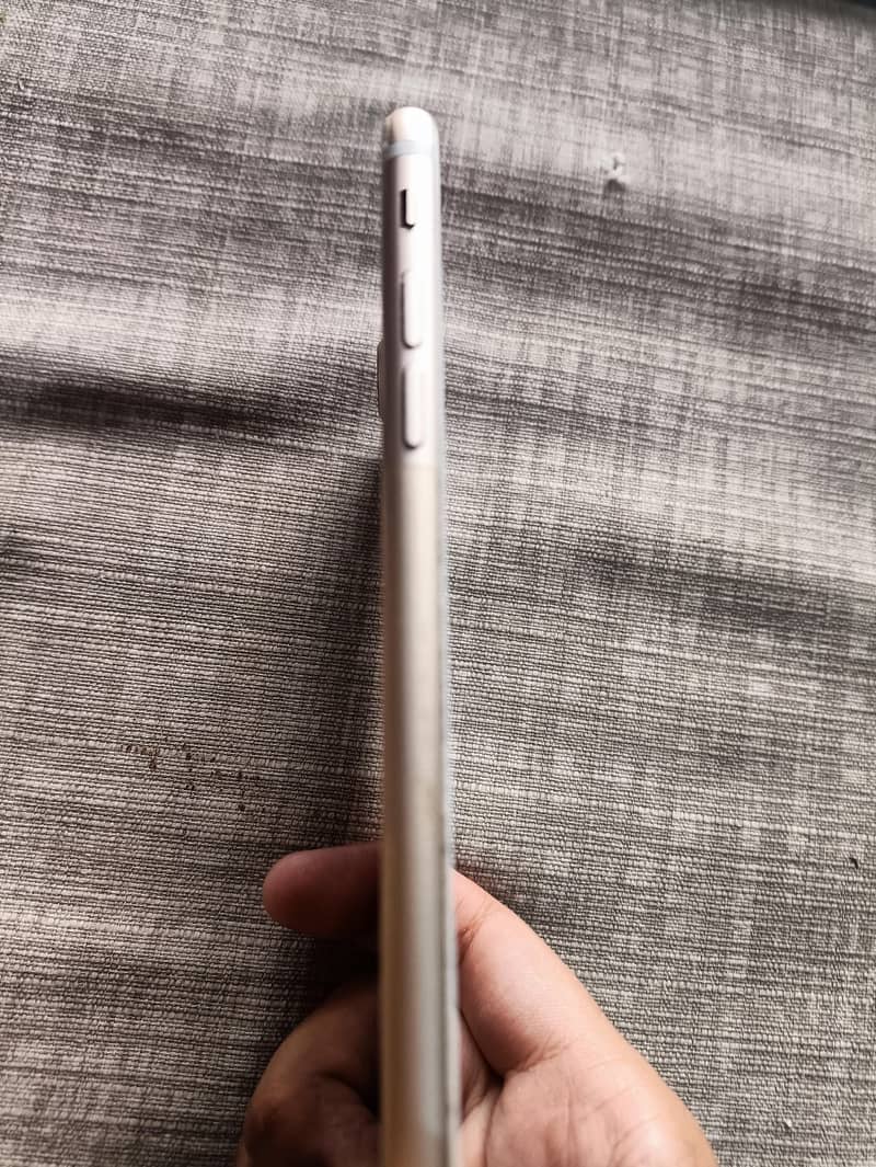 Apple iPhone 7 Plus 5