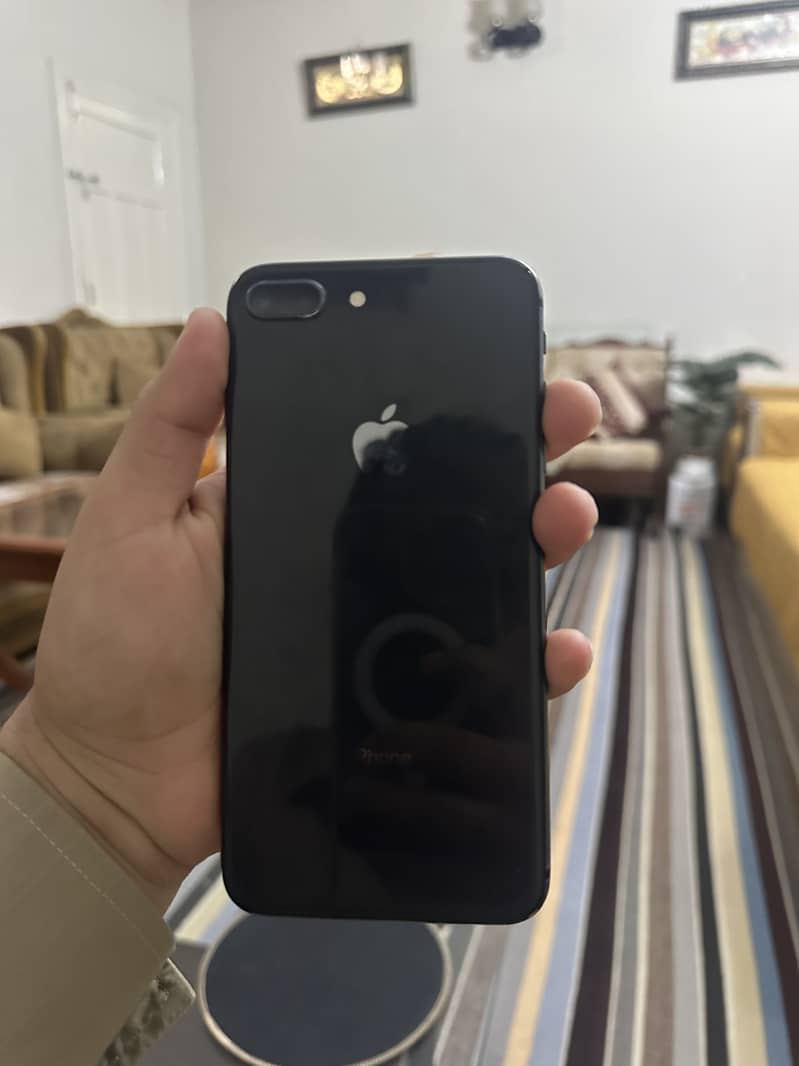 Apple iPhone 8 Plus 1