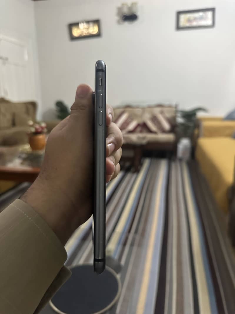 Apple iPhone 8 Plus 4