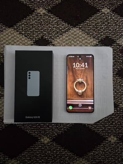 Samsung Mobile S24 fE