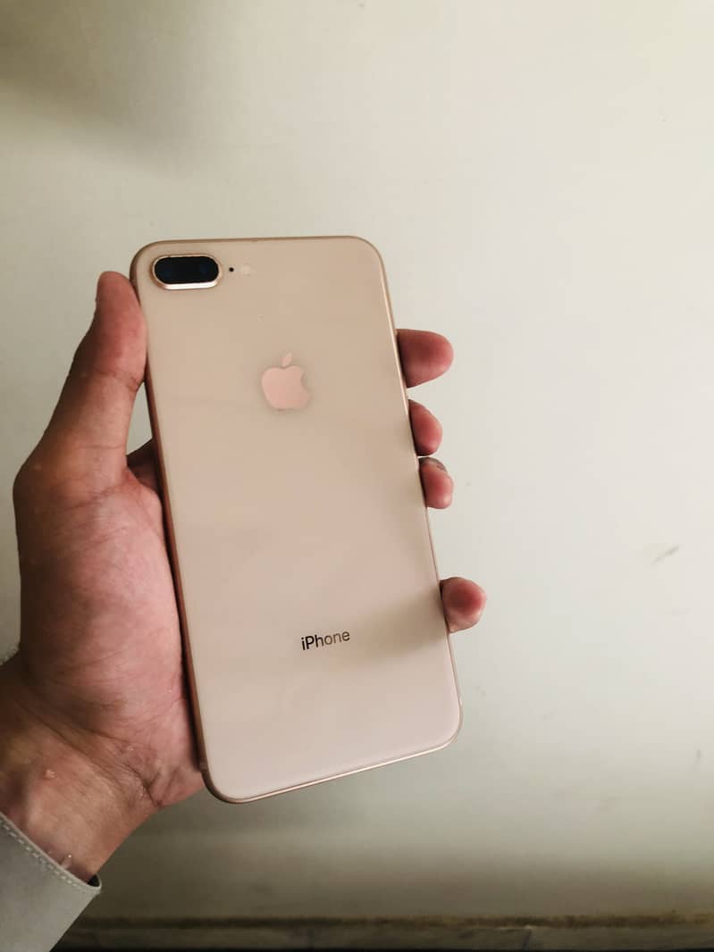 Apple iPhone 8 Plus 3
