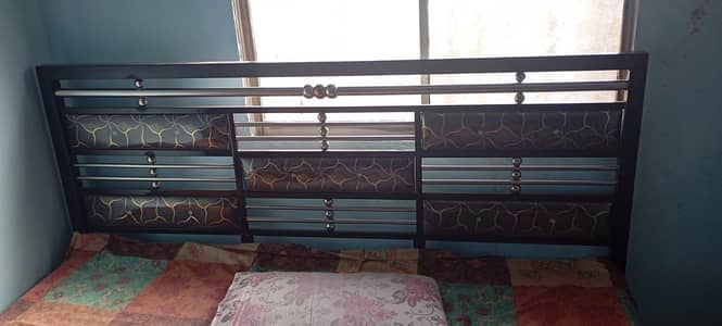 king size bed achi condition Mai new jesa hai