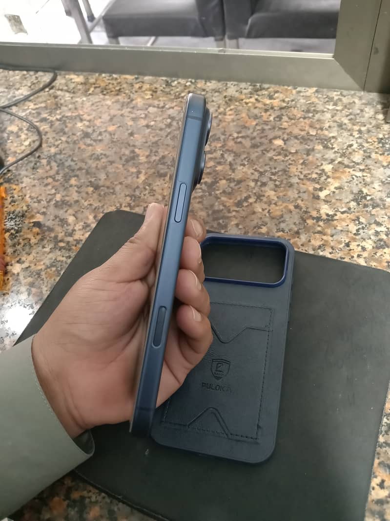 Apple iPhone 17 Pro Max 3