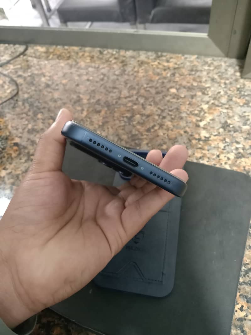 Apple iPhone 17 Pro Max 4