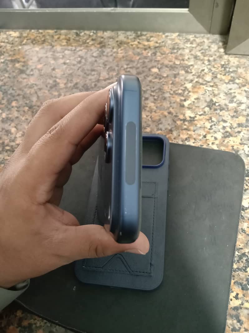 Apple iPhone 17 Pro Max 5