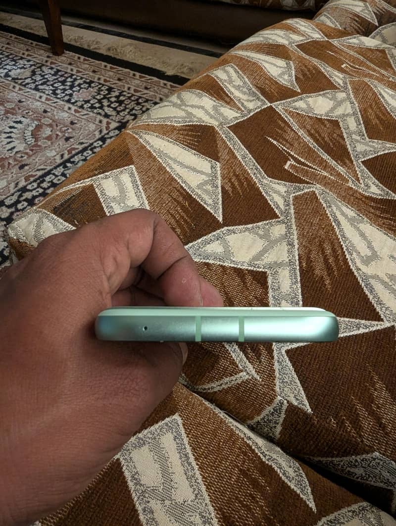 Google Pixel 8a 4