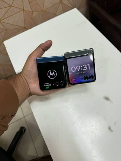 Motorola Razr 50 Outer LCD Available for Sale