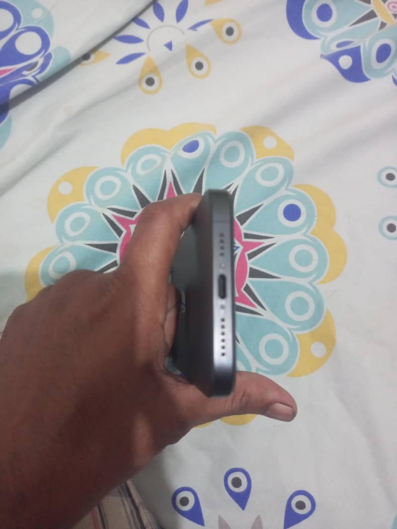 Apple iPhone 15 Pro Max 2