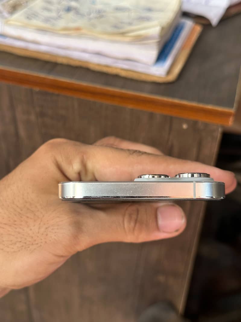 Apple iPhone 14 Pro Max 0