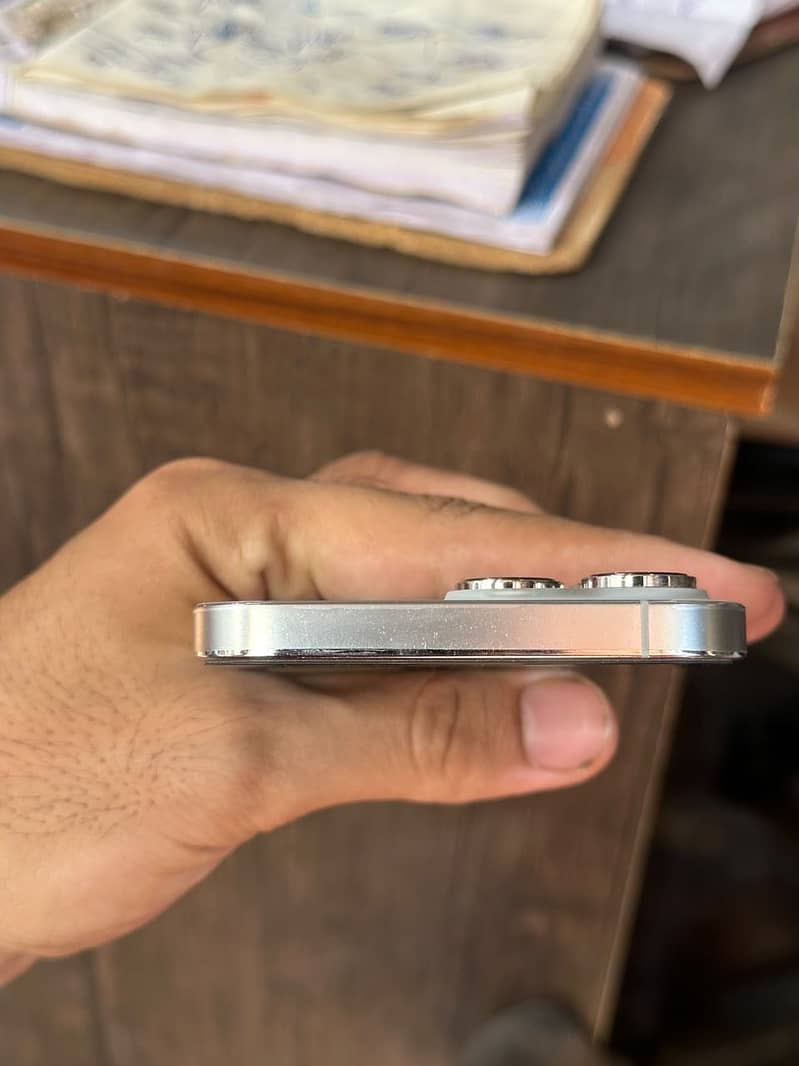 Apple iPhone 14 Pro Max 4