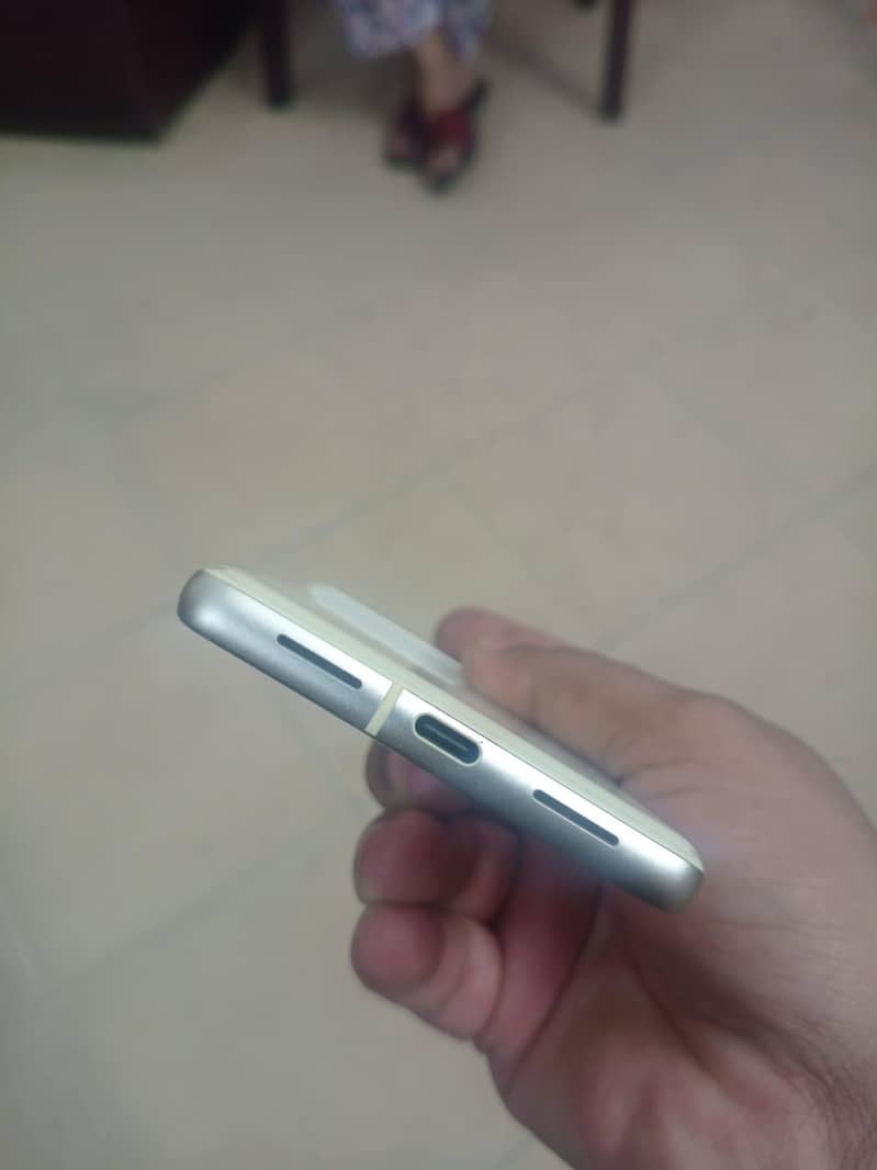 Google Pixel 7 4