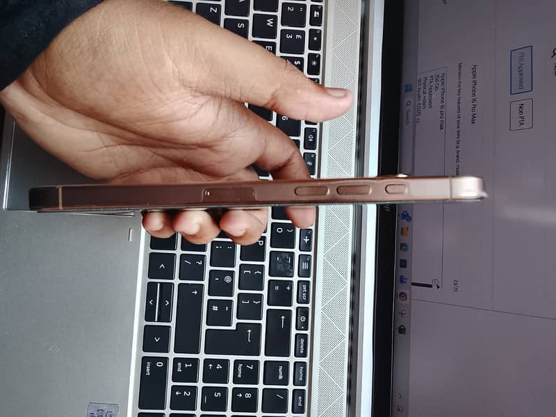 Apple iPhone 16 Pro Max 1
