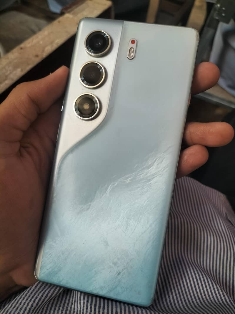 Tecno CAMON 40 Pro 0