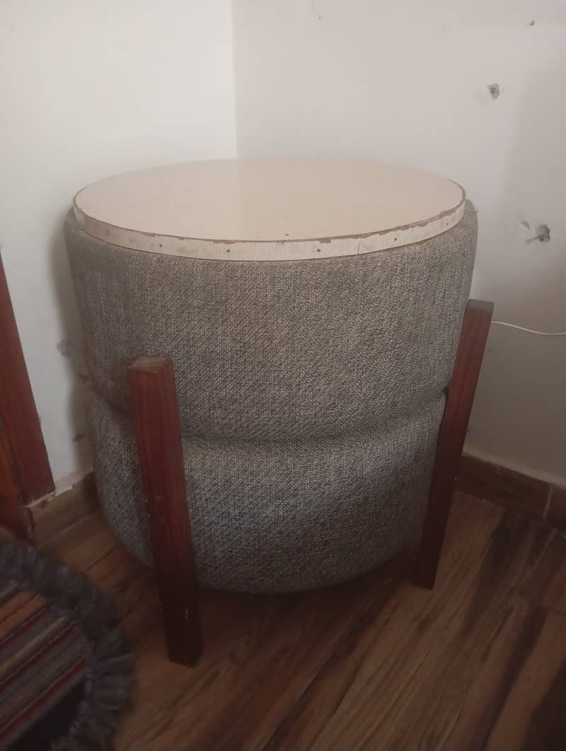 Stool plus table 1