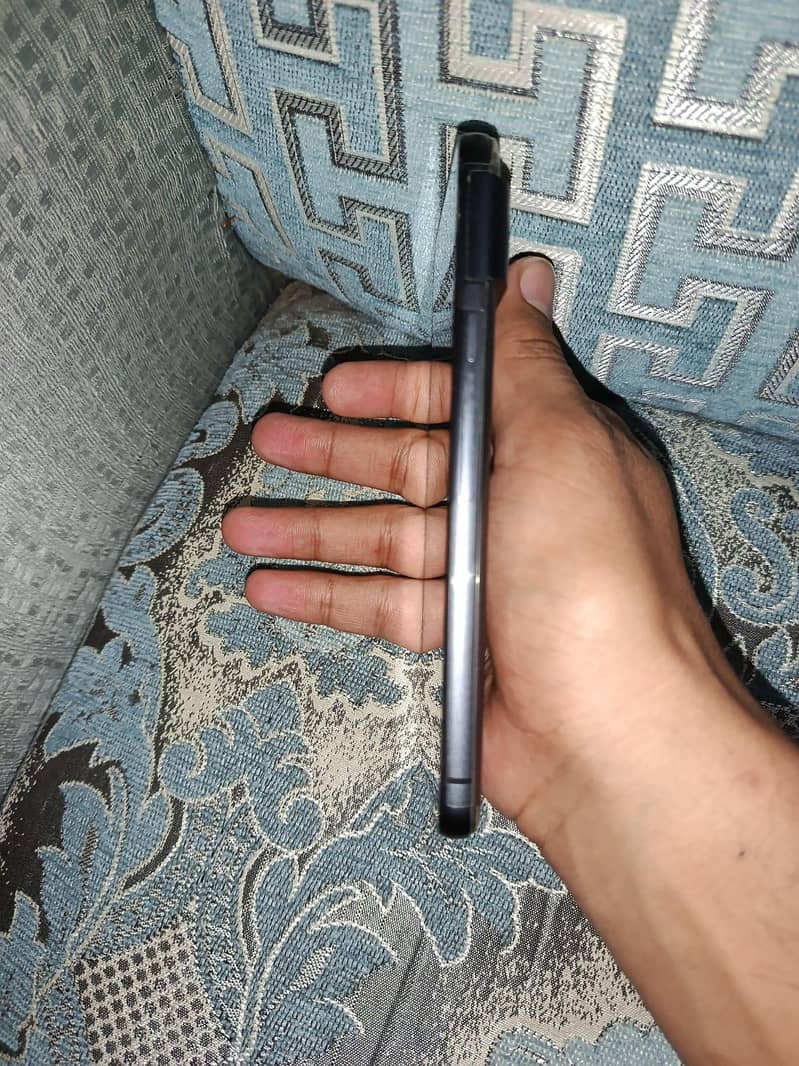 Google Pixel 8 4