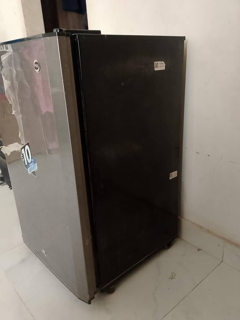 Mini Fridge 1