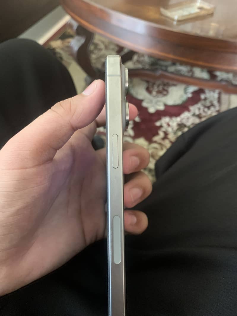 Apple iPhone 15 Pro Max 2