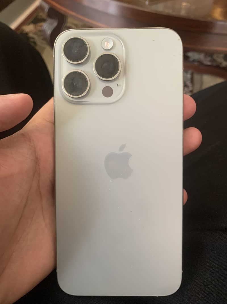 Apple iPhone 15 Pro Max 3