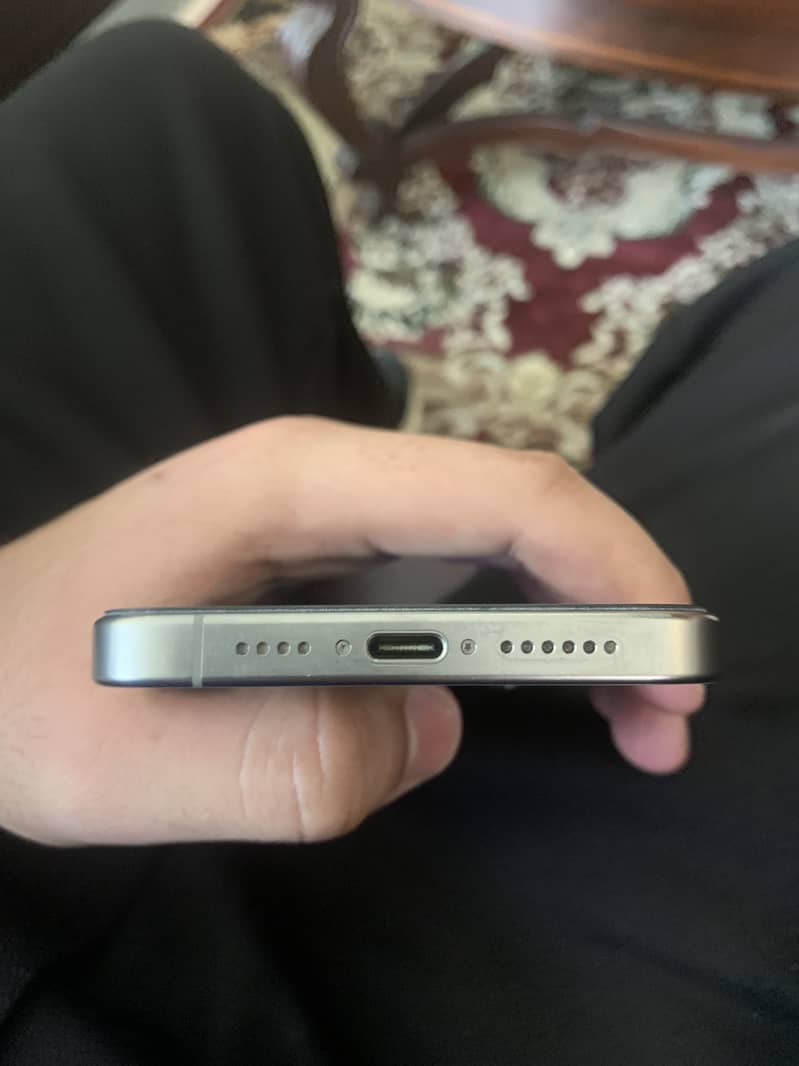 Apple iPhone 15 Pro Max 6