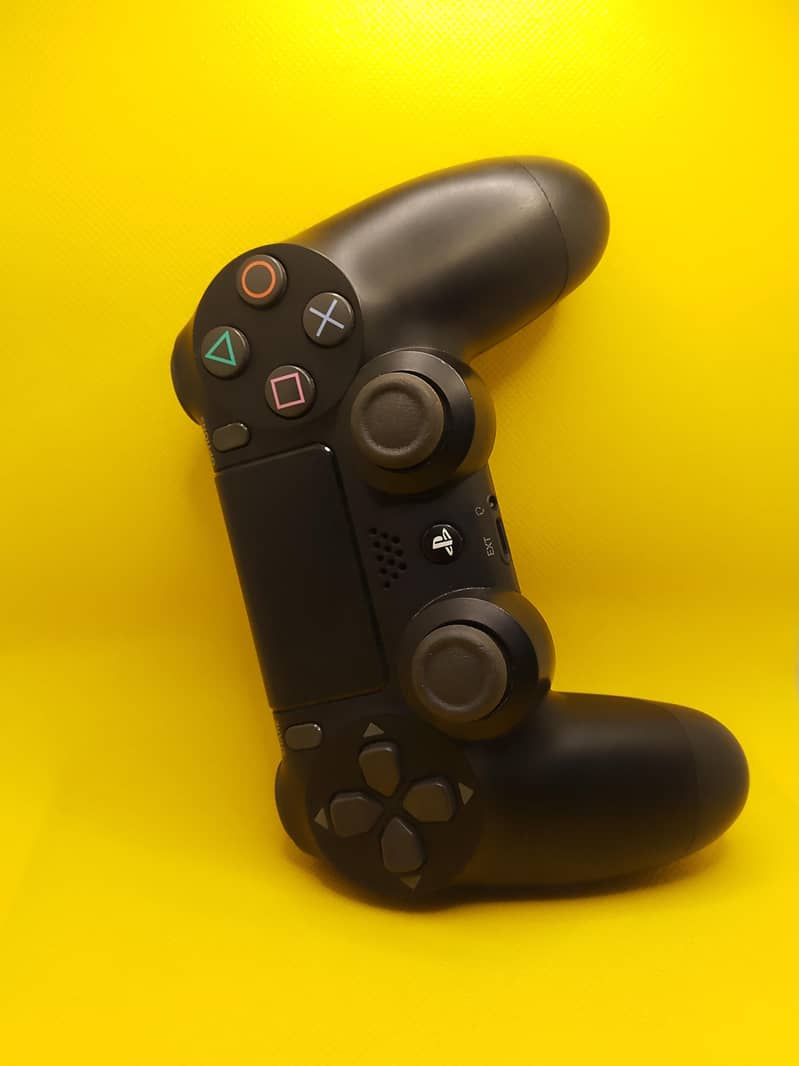 original dual shock PS4 controller 2