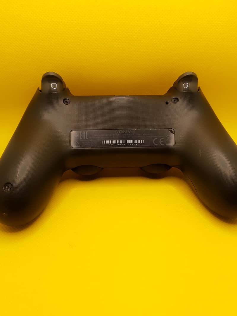 original dual shock PS4 controller 3