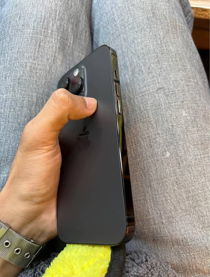 Apple iPhone 14 Pro 2