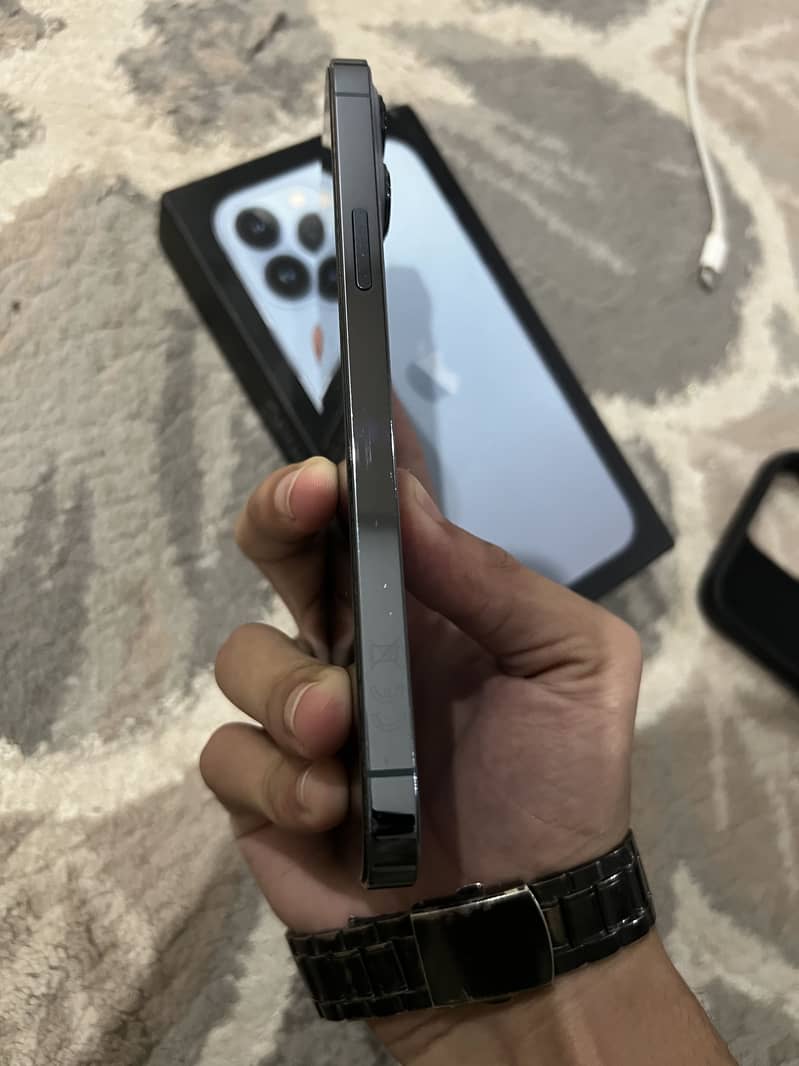 Apple iPhone 13 Pro Max 2