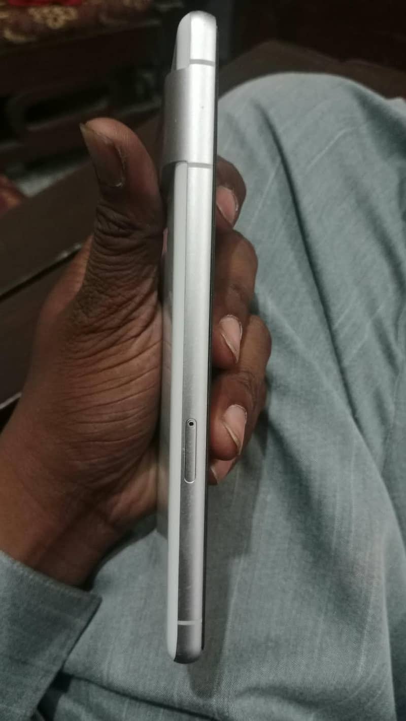 Google Pixel 7 4