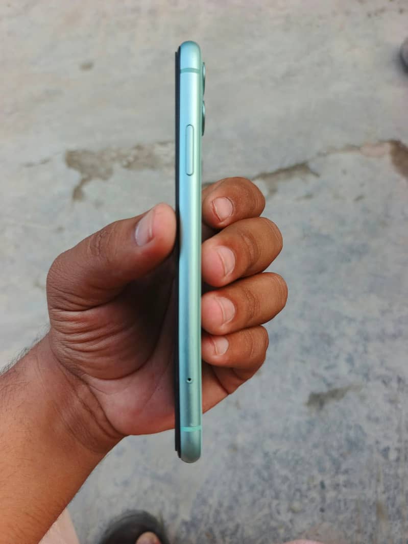 Apple iPhone 11 3