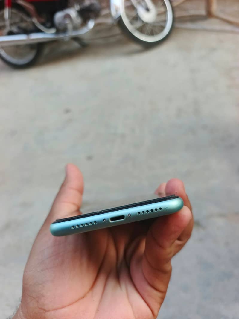 Apple iPhone 11 5