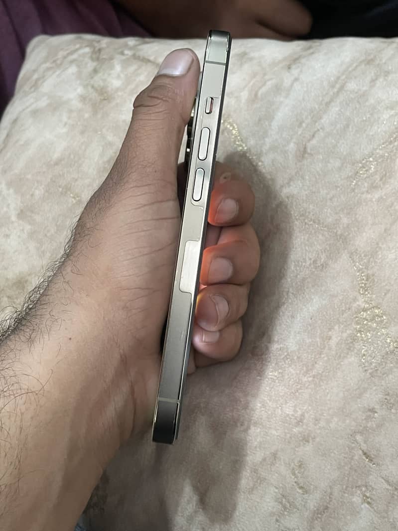Apple iPhone 14 Pro 3