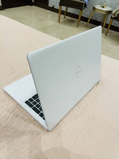 Dell i5 11 gen nvme 256 with graphics