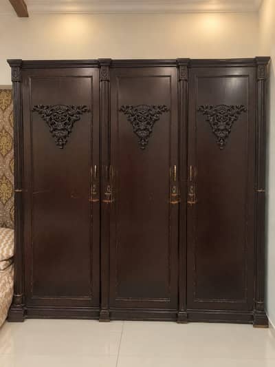 3 door wooden almirah