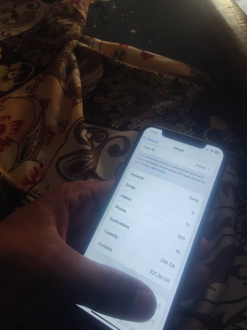 Apple iPhone X 4