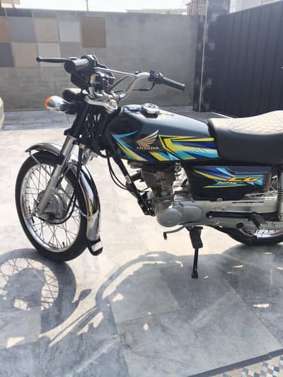 Honda 125 bilkul new condition April ky month may nikla h