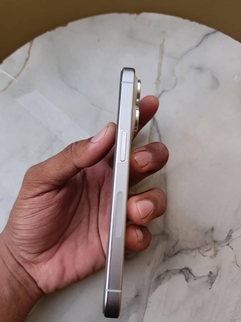 Apple iPhone 15 Pro 2