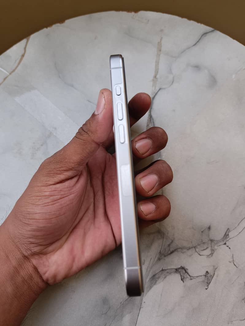 Apple iPhone 15 Pro 3